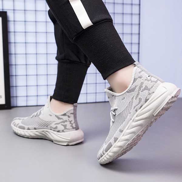 Atmungsaktive, bequeme, farblich passende Freizeitschuhe für Herren