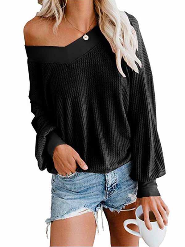 Blusa con cuello de pico y manga larga.