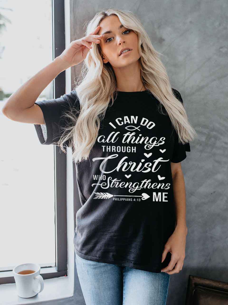 Puedo hacer cualquier cosa a través de Cristo que me fortalece. Camiseta impresa 4:13 de Filipenses