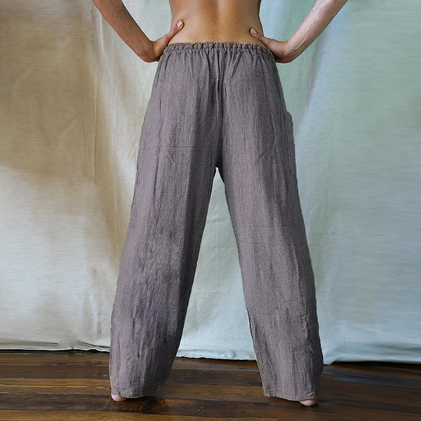 Pantalones sueltos hechos de una mezcla de algodón y lino.