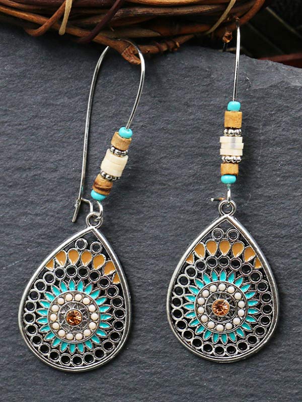 Pendientes largos bohemios con forma de lágrima