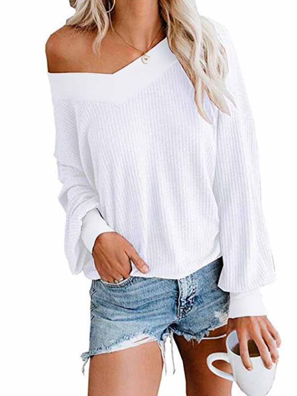 Blusa con cuello de pico y manga larga.