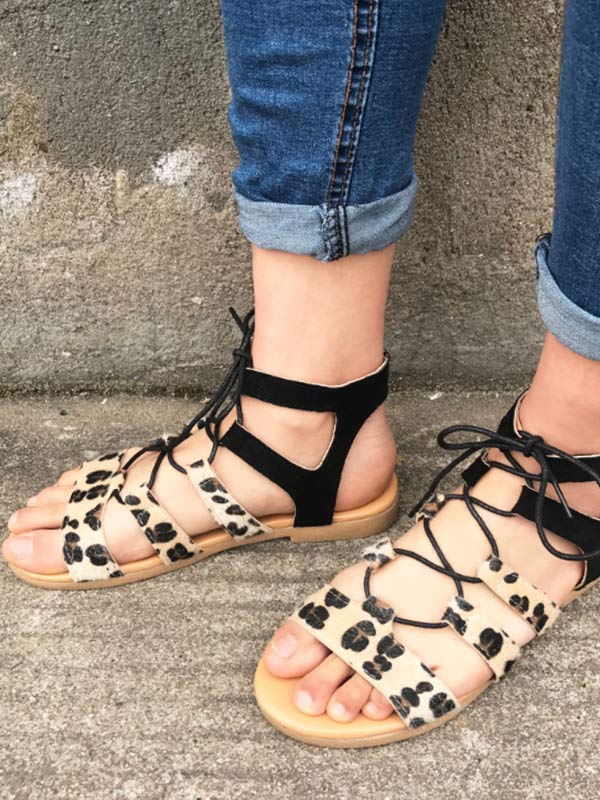Moteriškos leopardo spausdintos plokščios kryžminės juostos, romėniškos sandalai