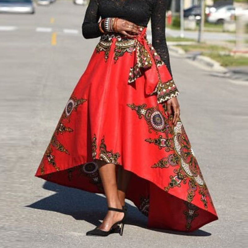 Base floral asimétrica con estampado floral.