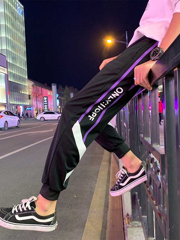 Pantalones casuales de hombre con rayas