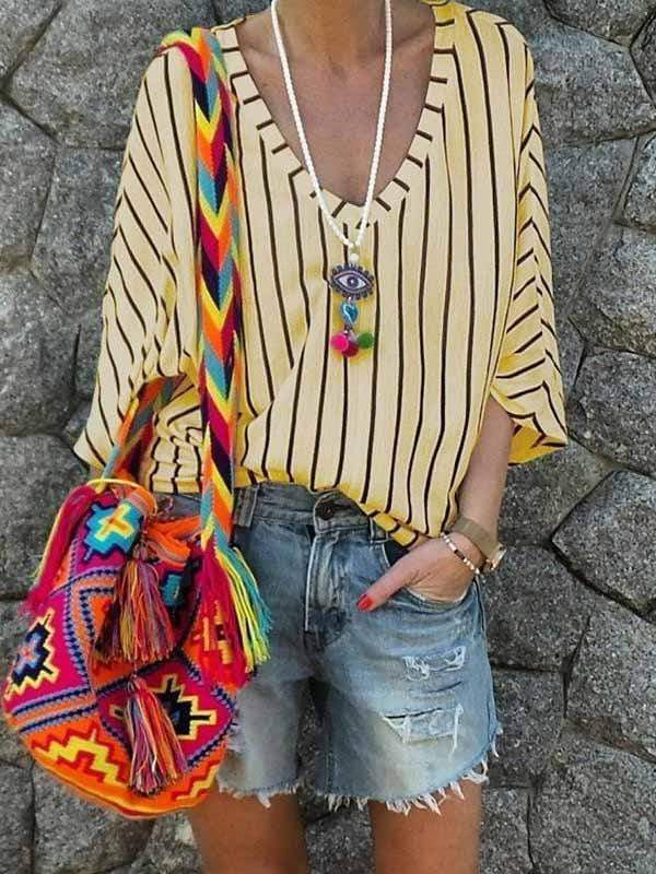 Camisa a rayas con cuello de pico