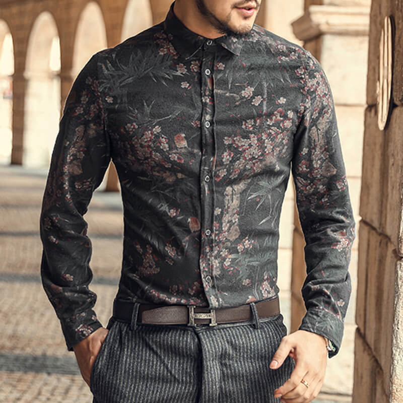 Camiseta de manga larga para hombre con estampados de estilo urbano.