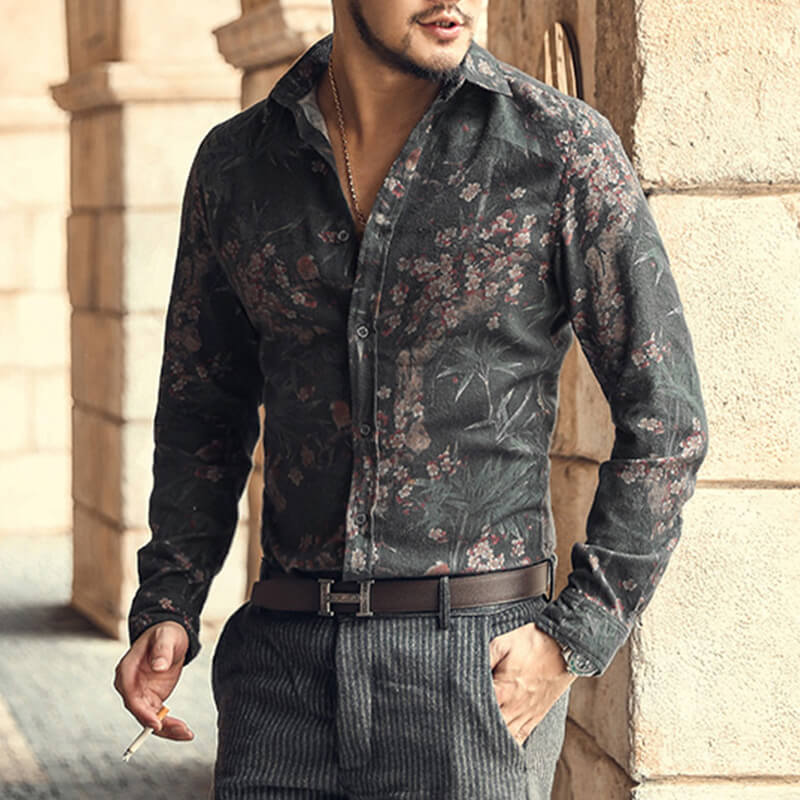 Camiseta de manga larga para hombre con estampados de estilo urbano.