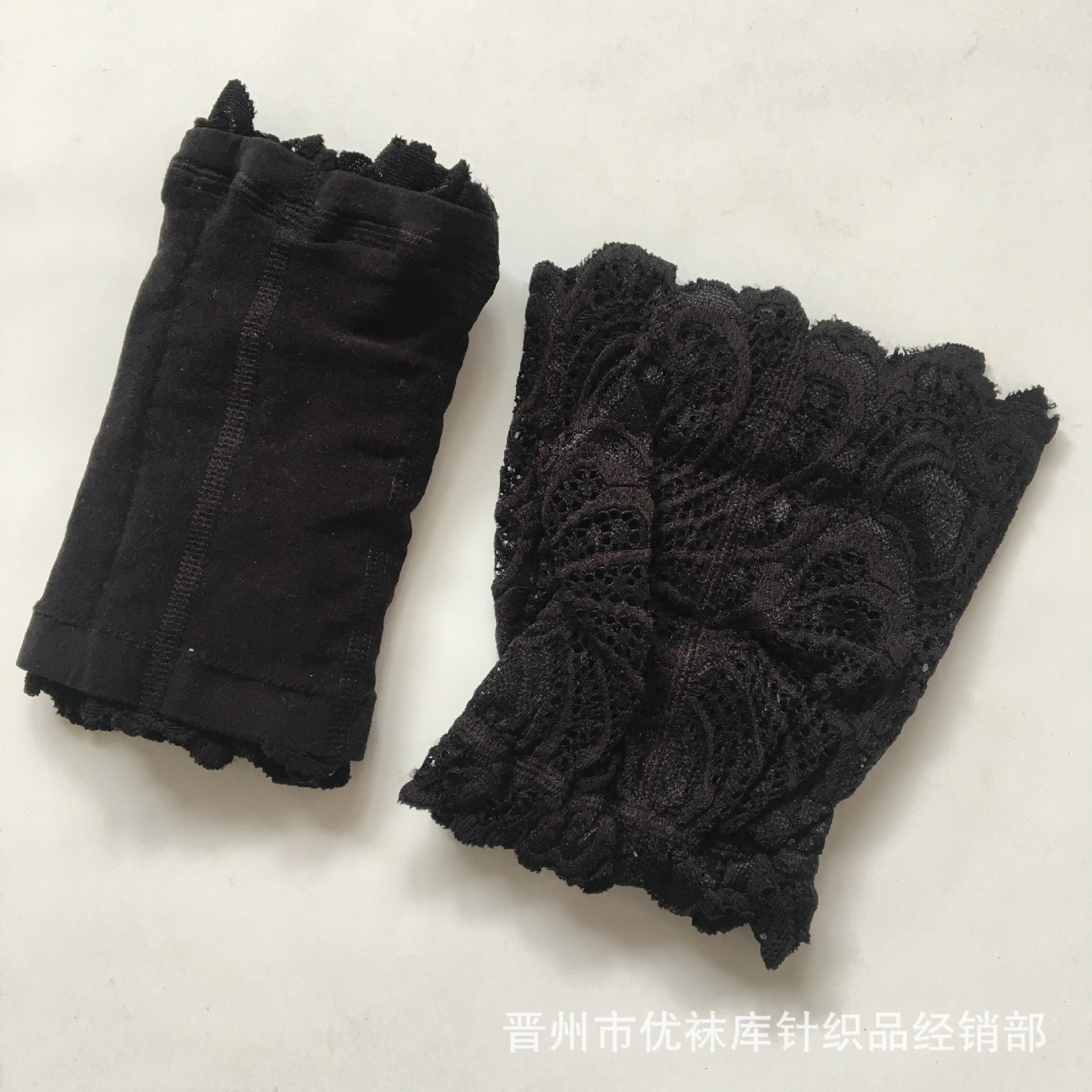 Lace thigh garter