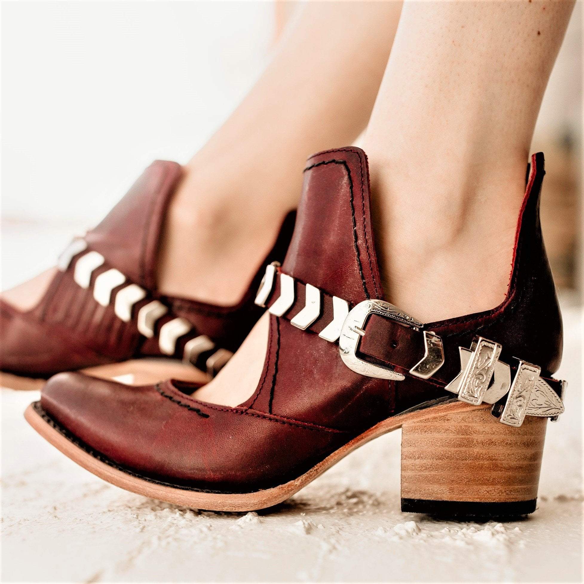 Botas de hebilla casual para mujer con tacón bajo y correa trasera