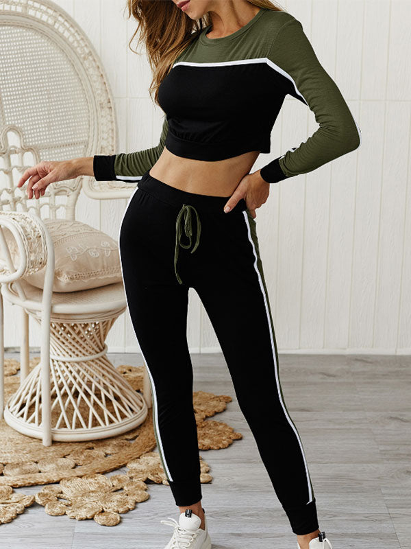 Moterų sportinis kostiumas su apvaliu kaklu ir kontrastingos spalvos