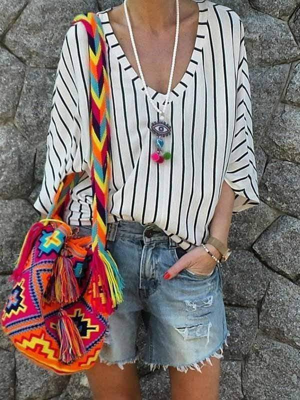 Camisa a rayas con cuello de pico