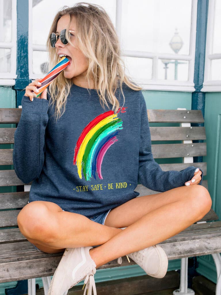 Frauen bleiben sicher Be Kind Sweatshirt